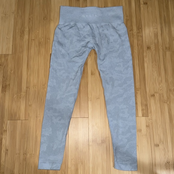 NVGTN Icy Blue Camo Seamless Leggings sz M - Picture 6 of 6